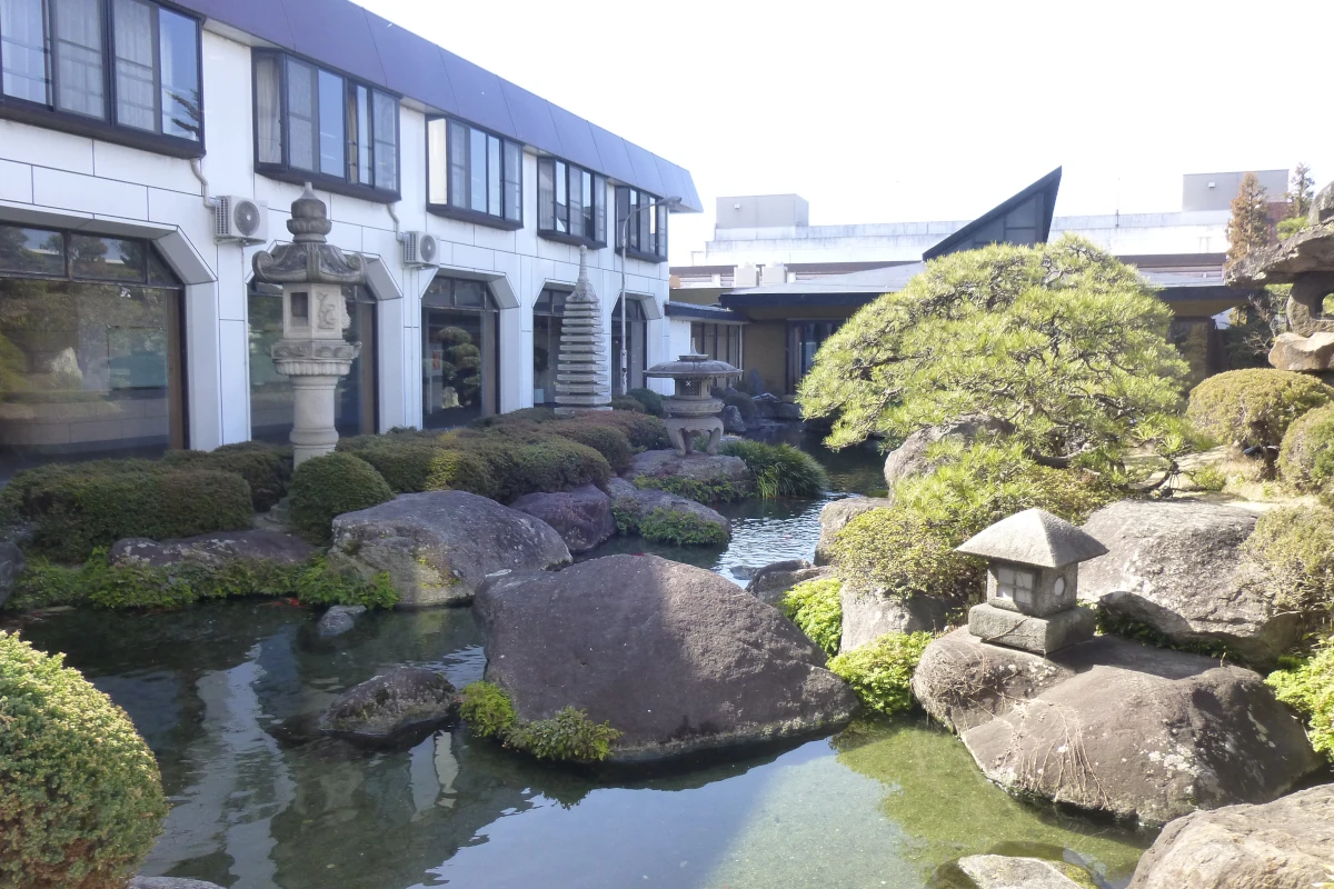 昼の日本庭園
