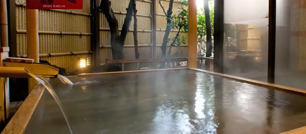 ホテル花京の檜風呂