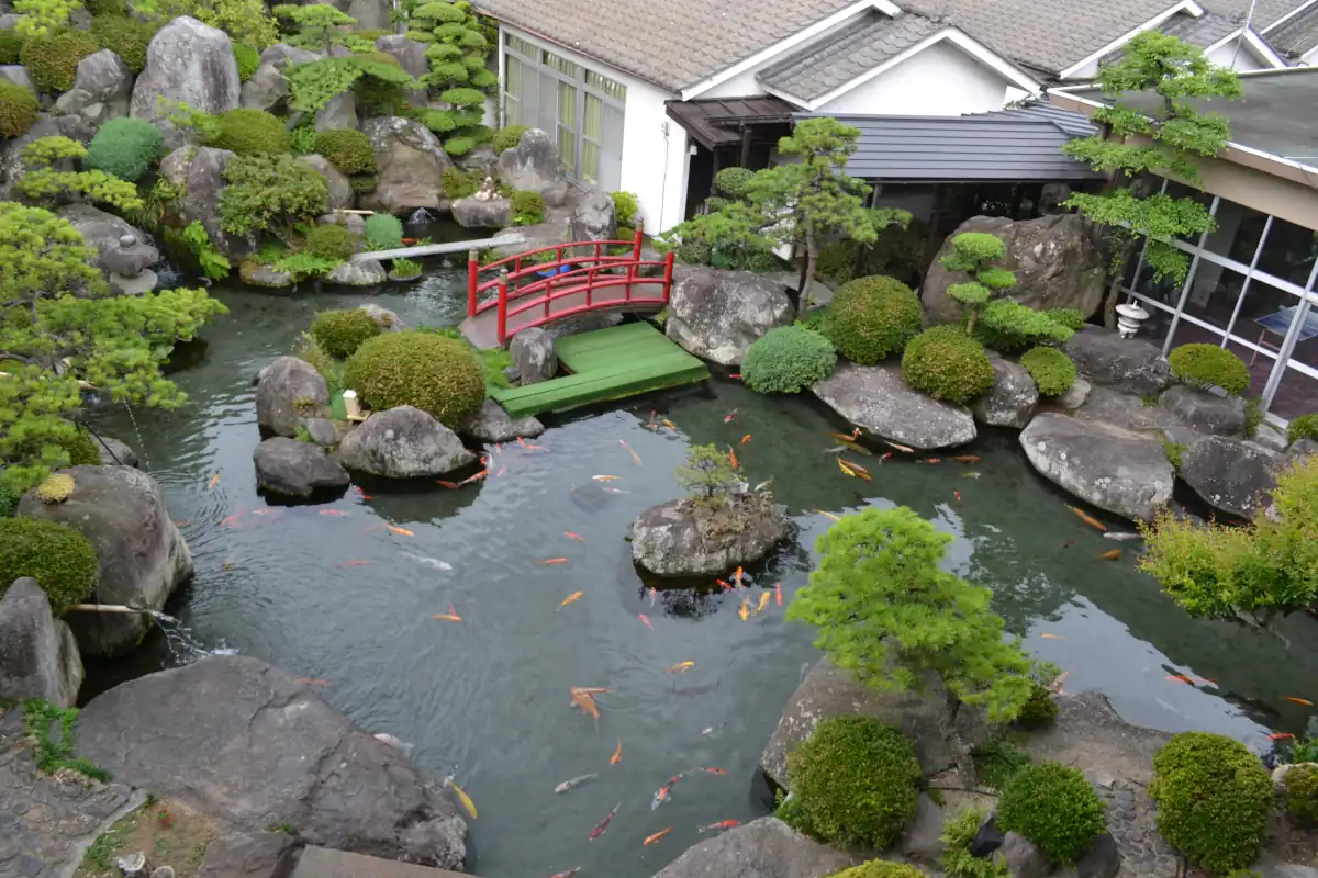 旅館喜仙の日本庭園